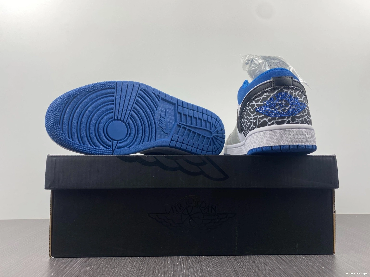 DM1199-140 True Jordan Low Blue 1 Air 0206